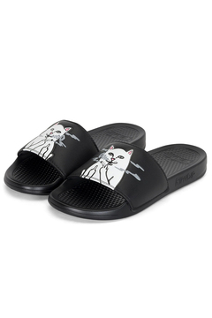 中指を立てた猫のキャラクターが人気の、独自の世界観を展開する